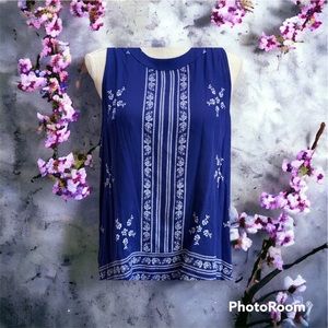 Cute blue and white print MONTEAU sleeveless top SZ Like new